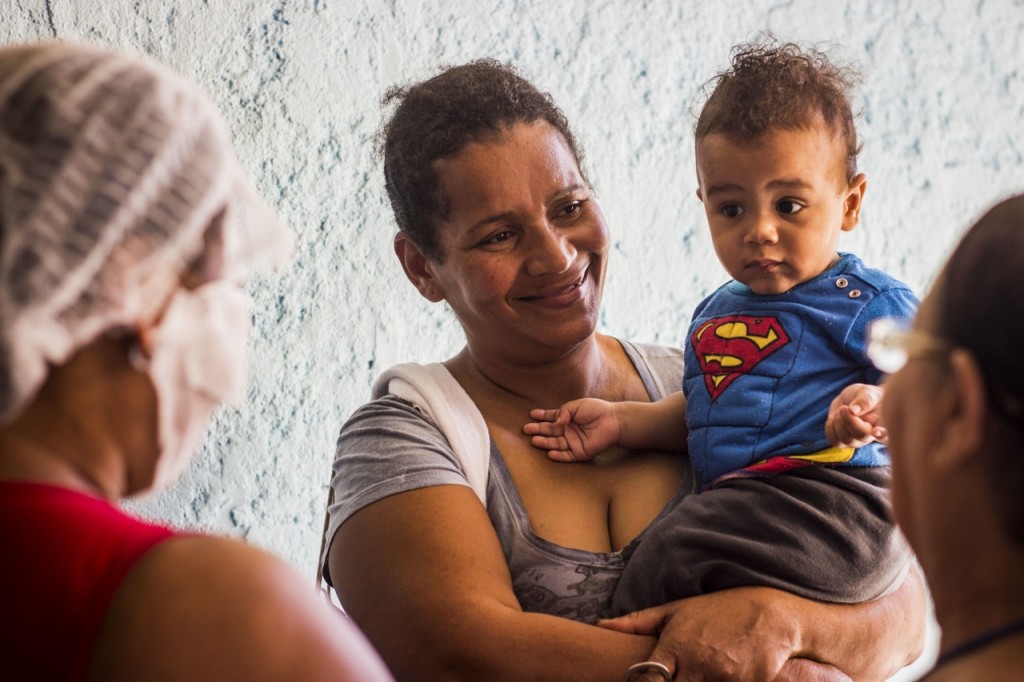 Diversas famílias tiveram acesso aos serviços durante a ação. Foto: Laio Rocha / Projeto Arrastão